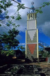 Architecture;-Comoros-Archipelago;-Crescent;-France;-Indian-Ocean;-Islam;-Kaleidos;-Kaleidos-images;-La-parole-à-limage;-Laurent-Abad;-Mayotte;-Minaret;-Mosque;-Religion;-Stone;-Stories-Pictures